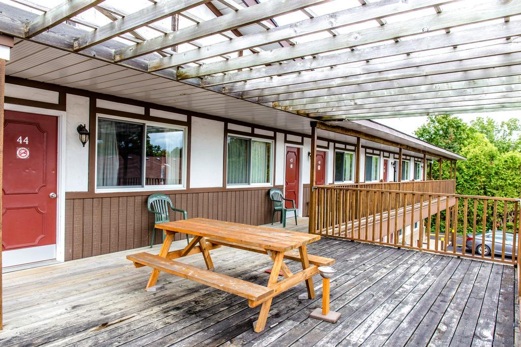 Cedar Lodge Motel Goderich Esterno foto
